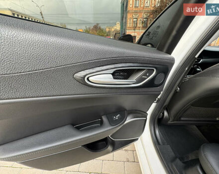 Белый Альфа Ромео Джулия, объемом двигателя 2 л и пробегом 110 тыс. км за 25000 $, фото 40 на Automoto.ua