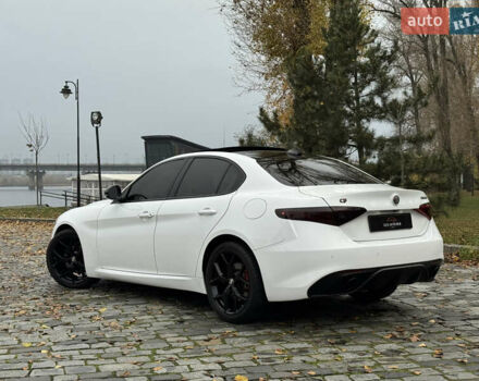 Білий Альфа Ромео Джулія, об'ємом двигуна 2 л та пробігом 40 тис. км за 22999 $, фото 92 на Automoto.ua