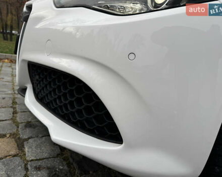 Білий Альфа Ромео Джулія, об'ємом двигуна 2 л та пробігом 40 тис. км за 22999 $, фото 97 на Automoto.ua