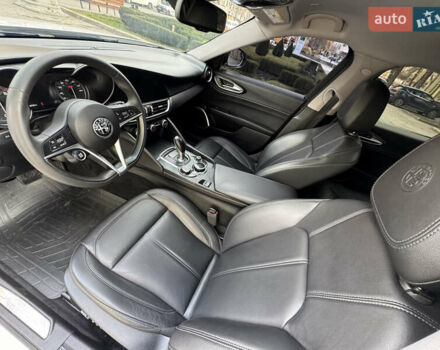 Білий Альфа Ромео Джулія, об'ємом двигуна 2 л та пробігом 110 тис. км за 20000 $, фото 50 на Automoto.ua