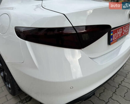 Білий Альфа Ромео Джулія, об'ємом двигуна 2 л та пробігом 110 тис. км за 20000 $, фото 28 на Automoto.ua