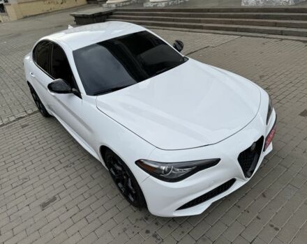 Белый Альфа Ромео Джулия, объемом двигателя 2 л и пробегом 110 тыс. км за 25000 $, фото 1 на Automoto.ua