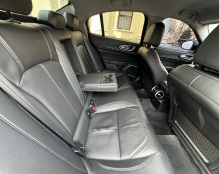 Белый Альфа Ромео Джулия, объемом двигателя 2 л и пробегом 110 тыс. км за 25000 $, фото 14 на Automoto.ua