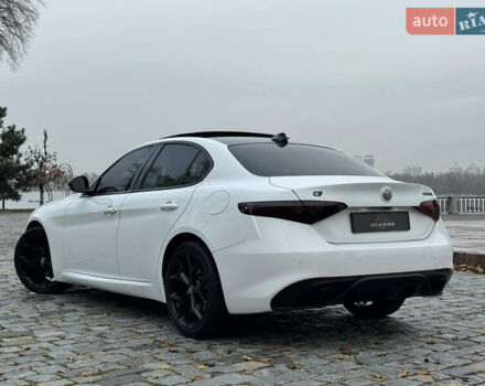 Белый Альфа Ромео Джулия, объемом двигателя 2 л и пробегом 40 тыс. км за 24999 $, фото 127 на Automoto.ua