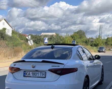 Білий Альфа Ромео Джулія, об'ємом двигуна 2 л та пробігом 129 тис. км за 20896 $, фото 4 на Automoto.ua