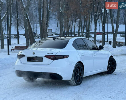 Білий Альфа Ромео Джулія, об'ємом двигуна 2 л та пробігом 40 тис. км за 22999 $, фото 138 на Automoto.ua