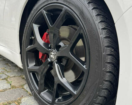 Белый Альфа Ромео Джулия, объемом двигателя 2 л и пробегом 40 тыс. км за 24999 $, фото 85 на Automoto.ua