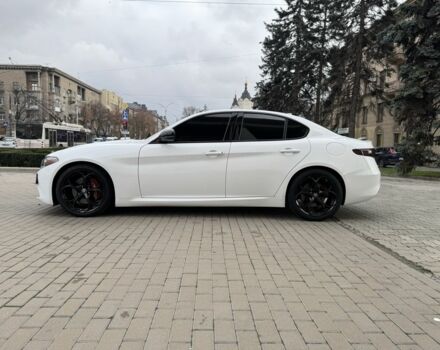 Белый Альфа Ромео Джулия, объемом двигателя 2 л и пробегом 110 тыс. км за 25000 $, фото 8 на Automoto.ua