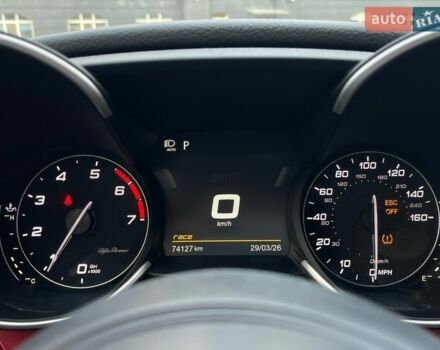 Білий Альфа Ромео Джулія, об'ємом двигуна 2 л та пробігом 74 тис. км за 21500 $, фото 9 на Automoto.ua