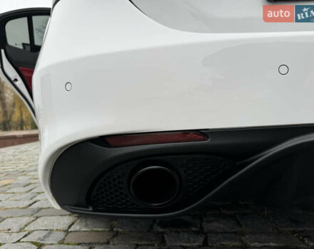 Белый Альфа Ромео Джулия, объемом двигателя 2 л и пробегом 40 тыс. км за 24999 $, фото 104 на Automoto.ua