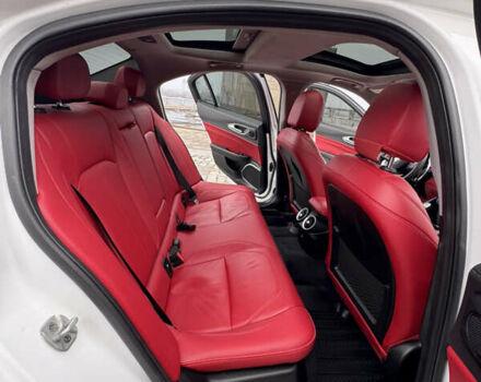 Білий Альфа Ромео Джулія, об'ємом двигуна 2 л та пробігом 40 тис. км за 22999 $, фото 19 на Automoto.ua