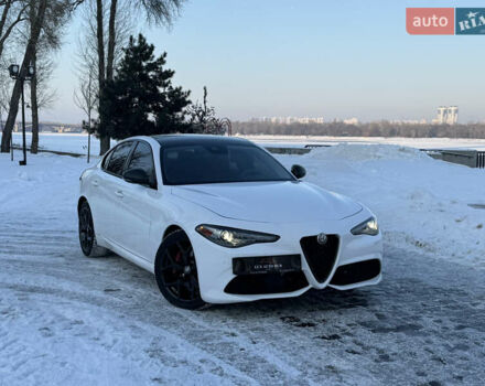 Білий Альфа Ромео Джулія, об'ємом двигуна 2 л та пробігом 40 тис. км за 22999 $, фото 162 на Automoto.ua