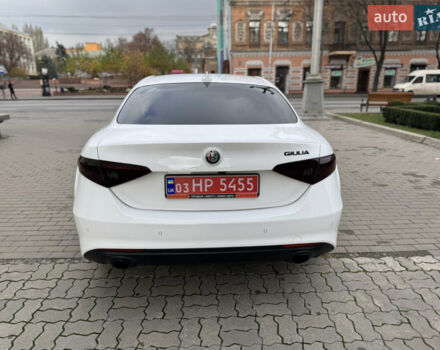 Белый Альфа Ромео Джулия, объемом двигателя 2 л и пробегом 110 тыс. км за 19000 $, фото 11 на Automoto.ua