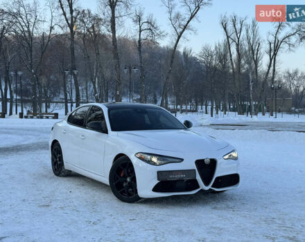 Білий Альфа Ромео Джулія, об'ємом двигуна 2 л та пробігом 40 тис. км за 22999 $, фото 165 на Automoto.ua