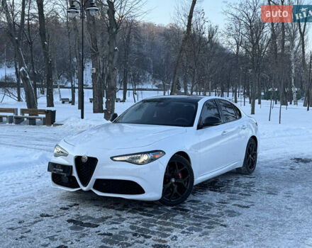 Білий Альфа Ромео Джулія, об'ємом двигуна 2 л та пробігом 40 тис. км за 22999 $, фото 159 на Automoto.ua