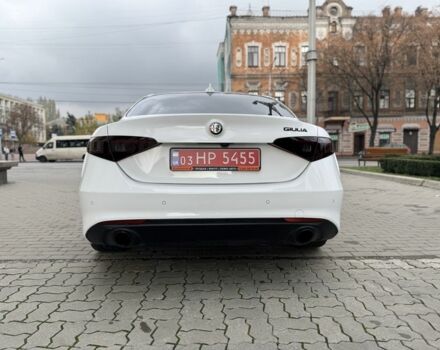 Белый Альфа Ромео Джулия, объемом двигателя 2 л и пробегом 110 тыс. км за 25000 $, фото 9 на Automoto.ua