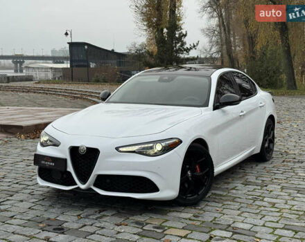 Білий Альфа Ромео Джулія, об'ємом двигуна 2 л та пробігом 40 тис. км за 22999 $, фото 47 на Automoto.ua