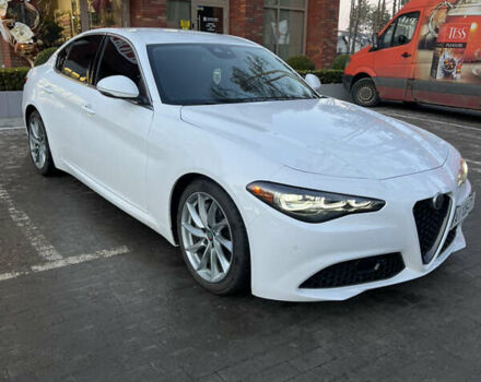 Білий Альфа Ромео Джулія, об'ємом двигуна 2 л та пробігом 82 тис. км за 24000 $, фото 1 на Automoto.ua