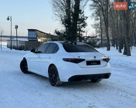 Білий Альфа Ромео Джулія, об'ємом двигуна 2 л та пробігом 40 тис. км за 22999 $, фото 166 на Automoto.ua