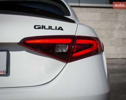 Белый Альфа Ромео Джулия, объемом двигателя 2 л и пробегом 82 тыс. км за 23800 $, фото 43 на Automoto.ua