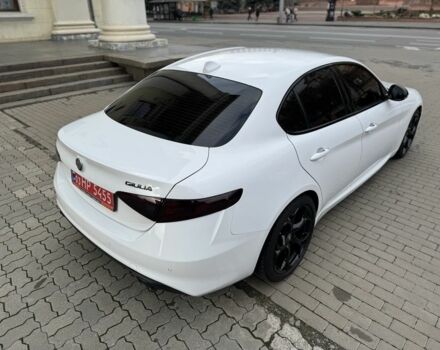 Белый Альфа Ромео Джулия, объемом двигателя 2 л и пробегом 110 тыс. км за 25000 $, фото 3 на Automoto.ua