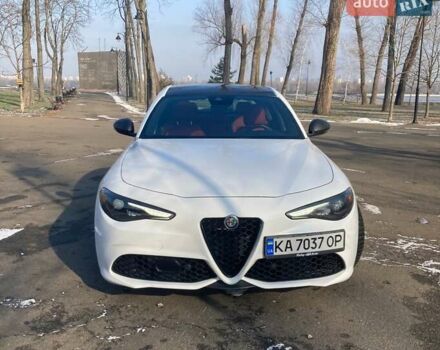 Белый Альфа Ромео Джулия, объемом двигателя 2 л и пробегом 73 тыс. км за 25900 $, фото 14 на Automoto.ua