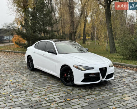 Белый Альфа Ромео Джулия, объемом двигателя 2 л и пробегом 40 тыс. км за 24999 $, фото 50 на Automoto.ua