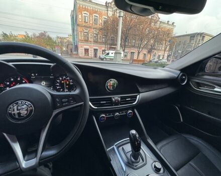 Белый Альфа Ромео Джулия, объемом двигателя 2 л и пробегом 110 тыс. км за 25000 $, фото 23 на Automoto.ua