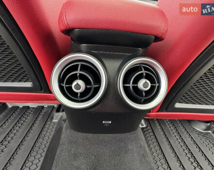 Білий Альфа Ромео Джулія, об'ємом двигуна 2 л та пробігом 40 тис. км за 22999 $, фото 18 на Automoto.ua