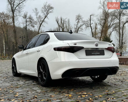 Білий Альфа Ромео Джулія, об'ємом двигуна 2 л та пробігом 40 тис. км за 22999 $, фото 75 на Automoto.ua