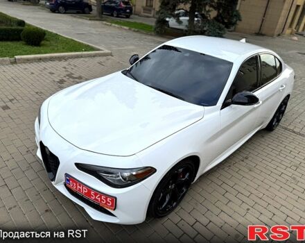 Белый Альфа Ромео Джулия, объемом двигателя 2 л и пробегом 110 тыс. км за 25000 $, фото 1 на Automoto.ua