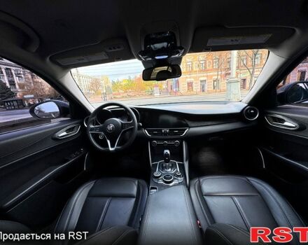 Белый Альфа Ромео Джулия, объемом двигателя 2 л и пробегом 110 тыс. км за 25000 $, фото 8 на Automoto.ua