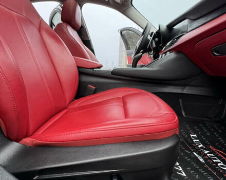 Білий Альфа Ромео Джулія, об'ємом двигуна 2 л та пробігом 40 тис. км за 22999 $, фото 124 на Automoto.ua