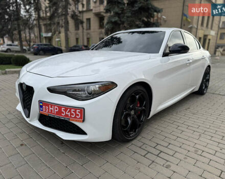 Білий Альфа Ромео Джулія, об'ємом двигуна 2 л та пробігом 110 тис. км за 20000 $, фото 21 на Automoto.ua