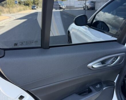 Білий Альфа Ромео Джулія, об'ємом двигуна 2 л та пробігом 129 тис. км за 20896 $, фото 16 на Automoto.ua