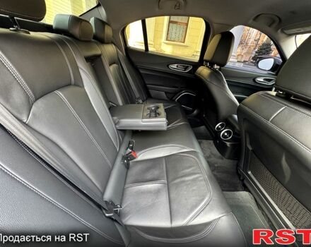 Белый Альфа Ромео Джулия, объемом двигателя 2 л и пробегом 110 тыс. км за 25000 $, фото 9 на Automoto.ua