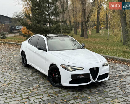 Білий Альфа Ромео Джулія, об'ємом двигуна 2 л та пробігом 40 тис. км за 22999 $, фото 68 на Automoto.ua