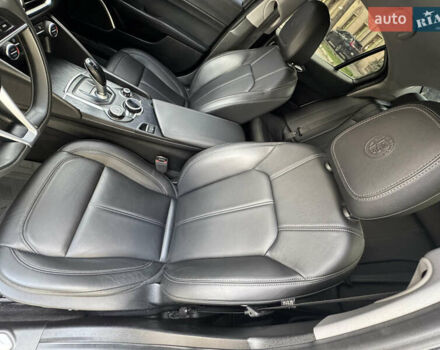 Белый Альфа Ромео Джулия, объемом двигателя 2 л и пробегом 110 тыс. км за 25000 $, фото 51 на Automoto.ua