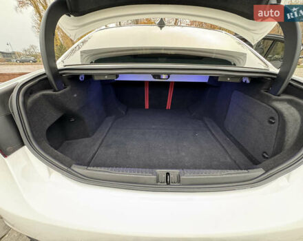 Белый Альфа Ромео Джулия, объемом двигателя 2 л и пробегом 40 тыс. км за 24999 $, фото 110 на Automoto.ua