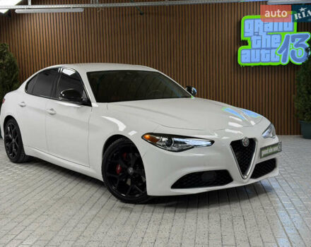 Белый Альфа Ромео Джулия, объемом двигателя 2 л и пробегом 55 тыс. км за 23000 $, фото 1 на Automoto.ua