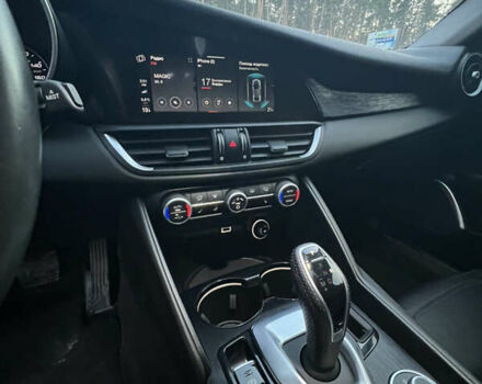 Білий Альфа Ромео Джулія, об'ємом двигуна 2 л та пробігом 82 тис. км за 24000 $, фото 12 на Automoto.ua