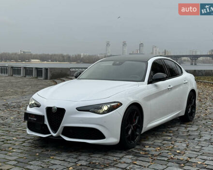 Білий Альфа Ромео Джулія, об'ємом двигуна 2 л та пробігом 40 тис. км за 22999 $, фото 54 на Automoto.ua