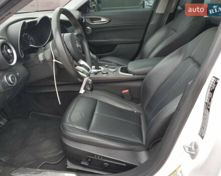 Альфа Ромео Джулія 2020 у Києві на Automoto.ua Білий Альфа Ромео Джулія, об'ємом двигуна 2 л та пробігом 50 тис. км за 18650 $, фото 6 на Automoto.ua