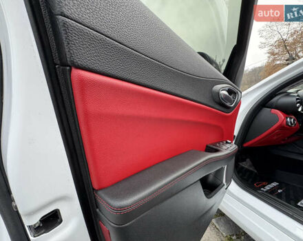 Білий Альфа Ромео Джулія, об'ємом двигуна 2 л та пробігом 40 тис. км за 22999 $, фото 39 на Automoto.ua