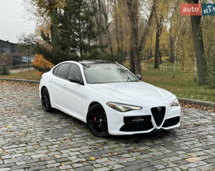 Білий Альфа Ромео Джулія, об'ємом двигуна 2 л та пробігом 40 тис. км за 22999 $, фото 56 на Automoto.ua