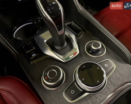 Белый Альфа Ромео Джулия, объемом двигателя 2 л и пробегом 55 тыс. км за 23000 $, фото 17 на Automoto.ua