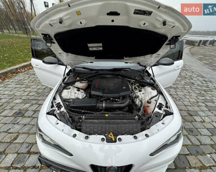 Белый Альфа Ромео Джулия, объемом двигателя 2 л и пробегом 40 тыс. км за 24999 $, фото 111 на Automoto.ua