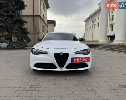 Белый Альфа Ромео Джулия, объемом двигателя 2 л и пробегом 110 тыс. км за 19000 $, фото 2 на Automoto.ua