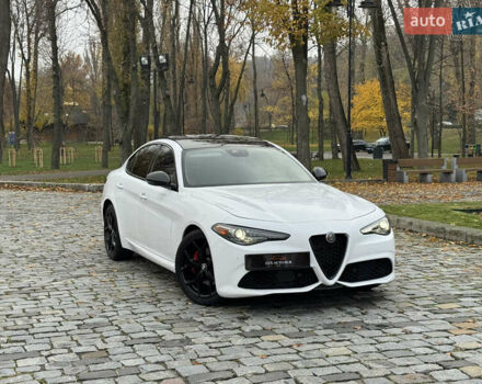 Білий Альфа Ромео Джулія, об'ємом двигуна 2 л та пробігом 40 тис. км за 22999 $, фото 60 на Automoto.ua