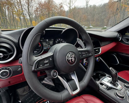 Білий Альфа Ромео Джулія, об'ємом двигуна 2 л та пробігом 40 тис. км за 22999 $, фото 9 на Automoto.ua